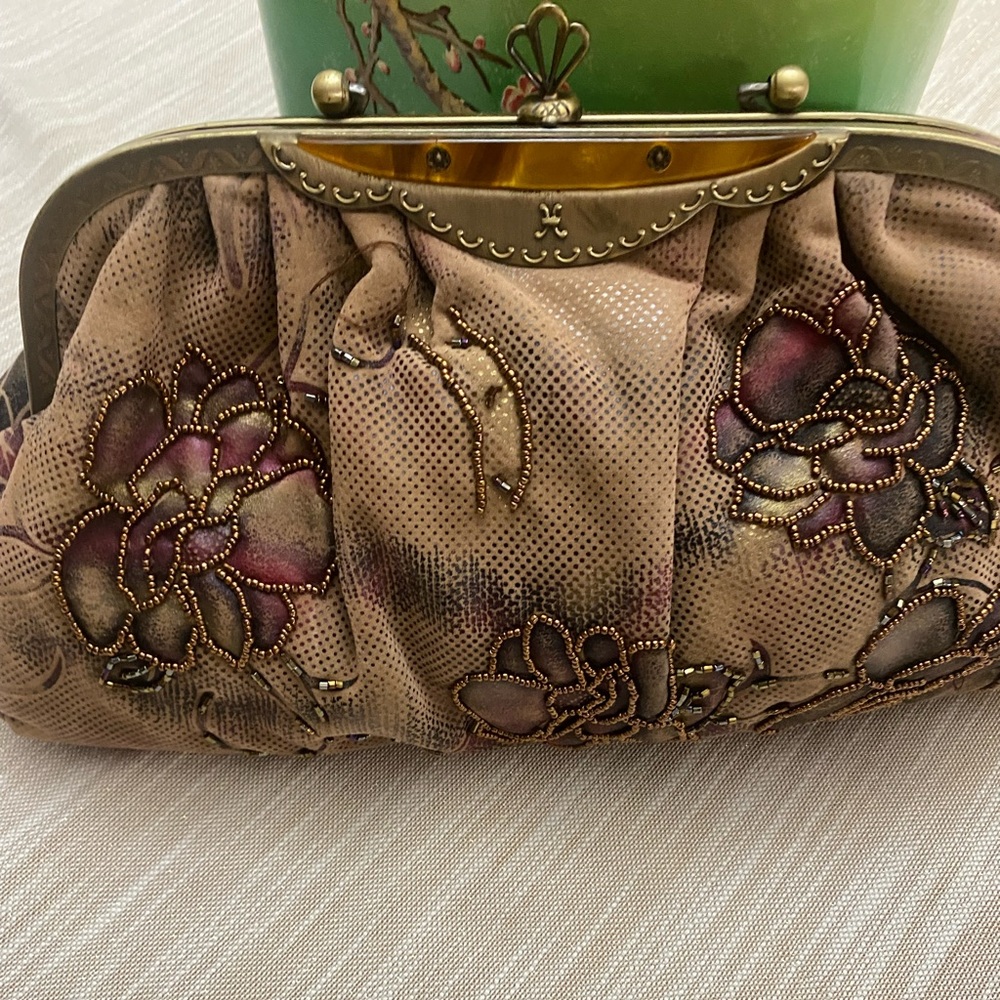 Handbag Beaded Floral Appliqué Tan Women’s Crossover Metal Frame Top Handle